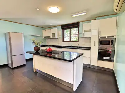 Spacieuse villa 7 chambres avec piscine privée et grand jardin à Thalang