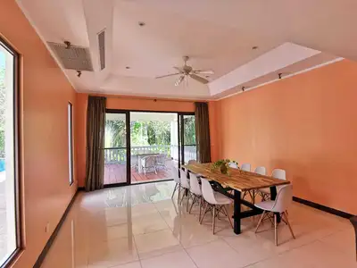 Spacieuse villa 7 chambres avec piscine privée et grand jardin à Thalang