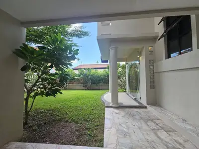 Spacieuse maison moderne 4 chambres avec jardin à louer près de la Kajonkiet School, Kathu