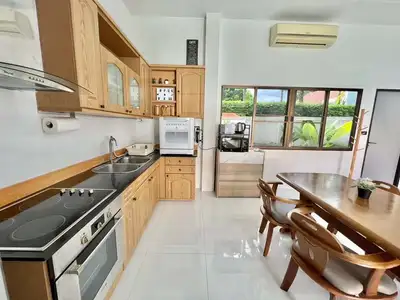 Villa moderne avec piscine en location longue durée à Cherngtalay