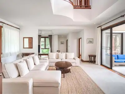 Élégante villa avec piscine 4 chambres à louer à Angsana Laguna Phuket