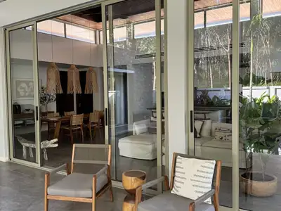 Botanica, villa de luxe avec piscine 3 chambres à louer avec vue forêt près de Layan, Phuket