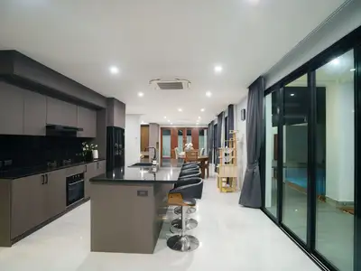 Villa avec piscine 6 chambres à vendre à Surin, Bang Tao, Phuket | SD14102501