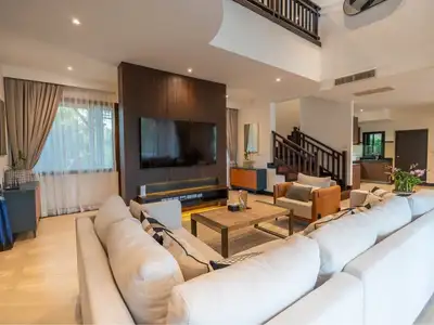 Laguna Village Lakeview – Élégante villa avec piscine 4 chambres en location longue durée