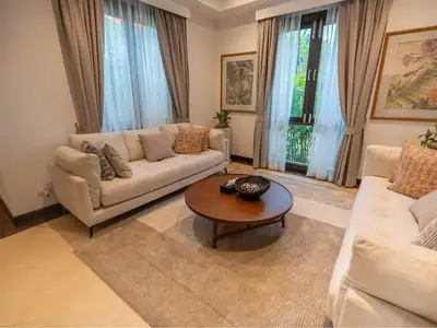 Laguna Village Lakeview – Élégante villa avec piscine 4 chambres en location longue durée