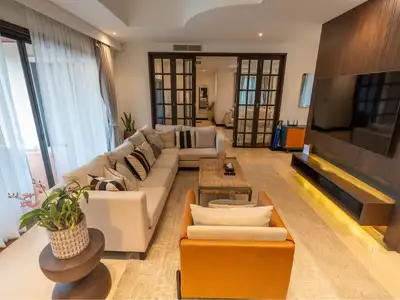 Laguna Village Lakeview – Élégante villa avec piscine 4 chambres en location longue durée