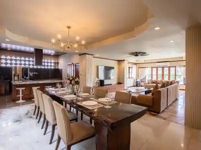 Villa de luxe de style resort 5 chambres à louer à Chalong, Phuket