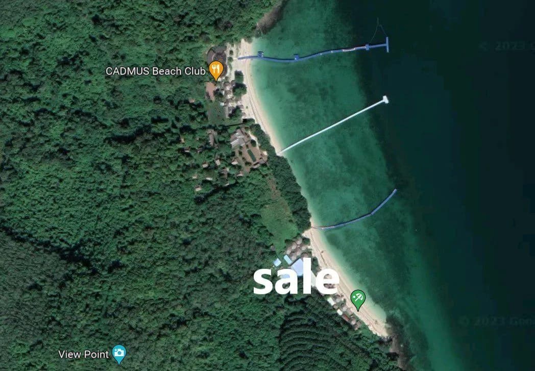 Terrain de 84 rais en bord de plage de sable à vendre sur l'île de Naka Yai, Phuket